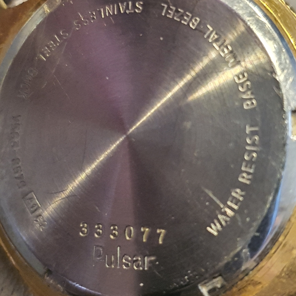 10/$20 Vtg Pulsar Quartz Goldtone Stainless Steel Men's Watch w/Day-Date - Picture 5 of 5